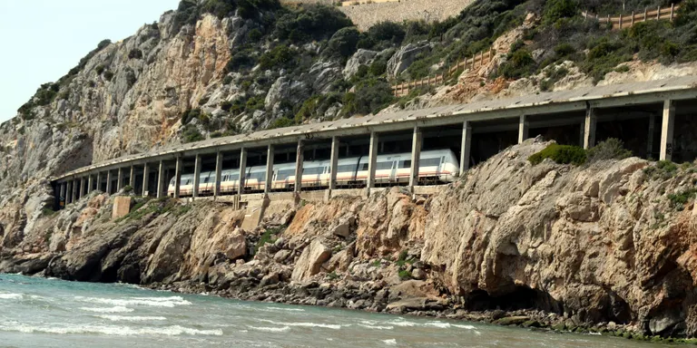 Entren en vigor les afectacions de Rodalies per les obres del túnel del Garraf