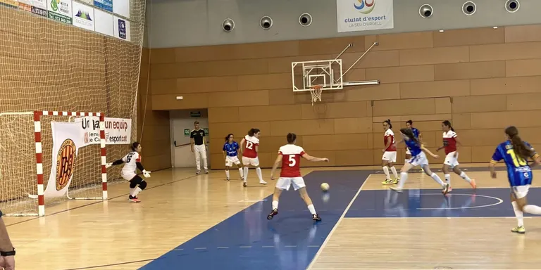Un empat a 2 i una victòria visitant en els dos partits de les seleccions catalana i francesa de futbol sala femení a la Seu