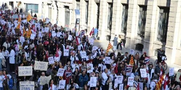 Els metges enceten una setmana de vaga amb una convocatòria pròpia a Catalunya dilluns i divendres