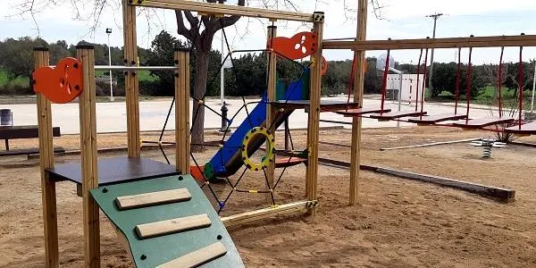 L’Ajuntament d’Altafulla millora i amplia el parc infantil de Brises del Mar