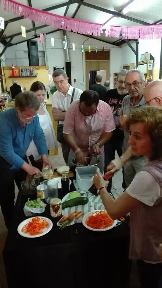 Òlbia celebra una calçotada per promoure el consum ètic
