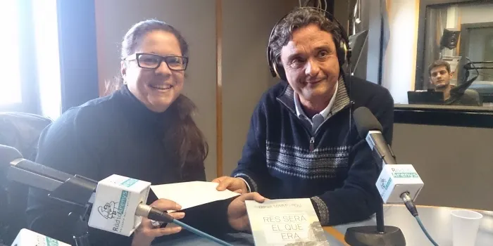 Benet Maimí dóna els beneficis del seu llibre a Càritas