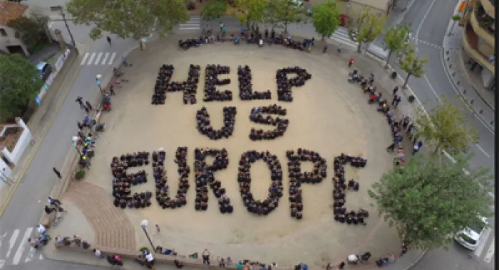 La idea és formar la frase 'Help us Europe' com Sant Antoni de Vilamajor (foto: El9Nou)