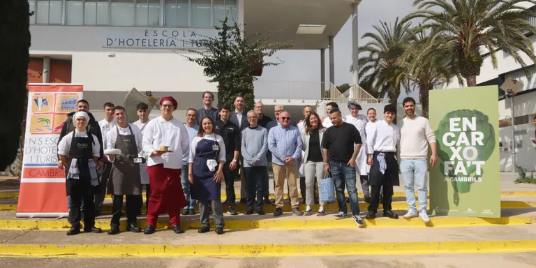 Els alumnes David Ortega i Biel Jaramillo, guanyadors del concurs de cuina cambrilenc ‘La mar i l’horta als fogons'