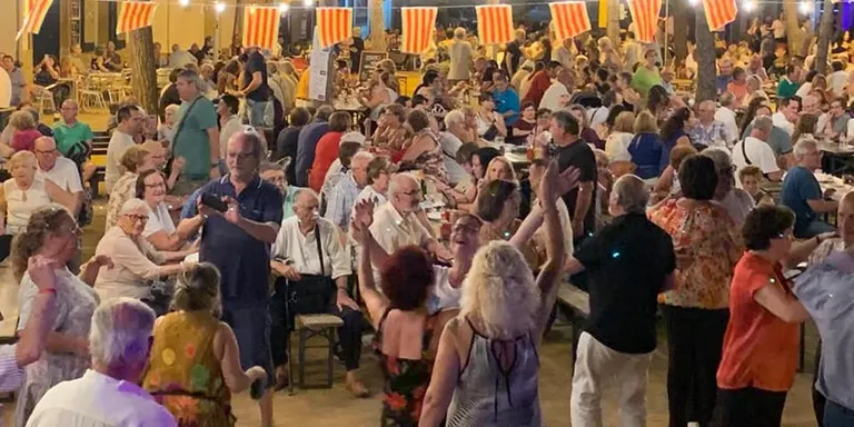 Aquest dissabte se celebra la Revetlla de Sant Pere a la Plaça de Sant Pere Pescador.