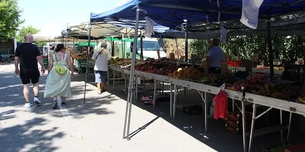 Baix a Mar acull ja el mercat setmanal per donar servei a estiuejants i veïns