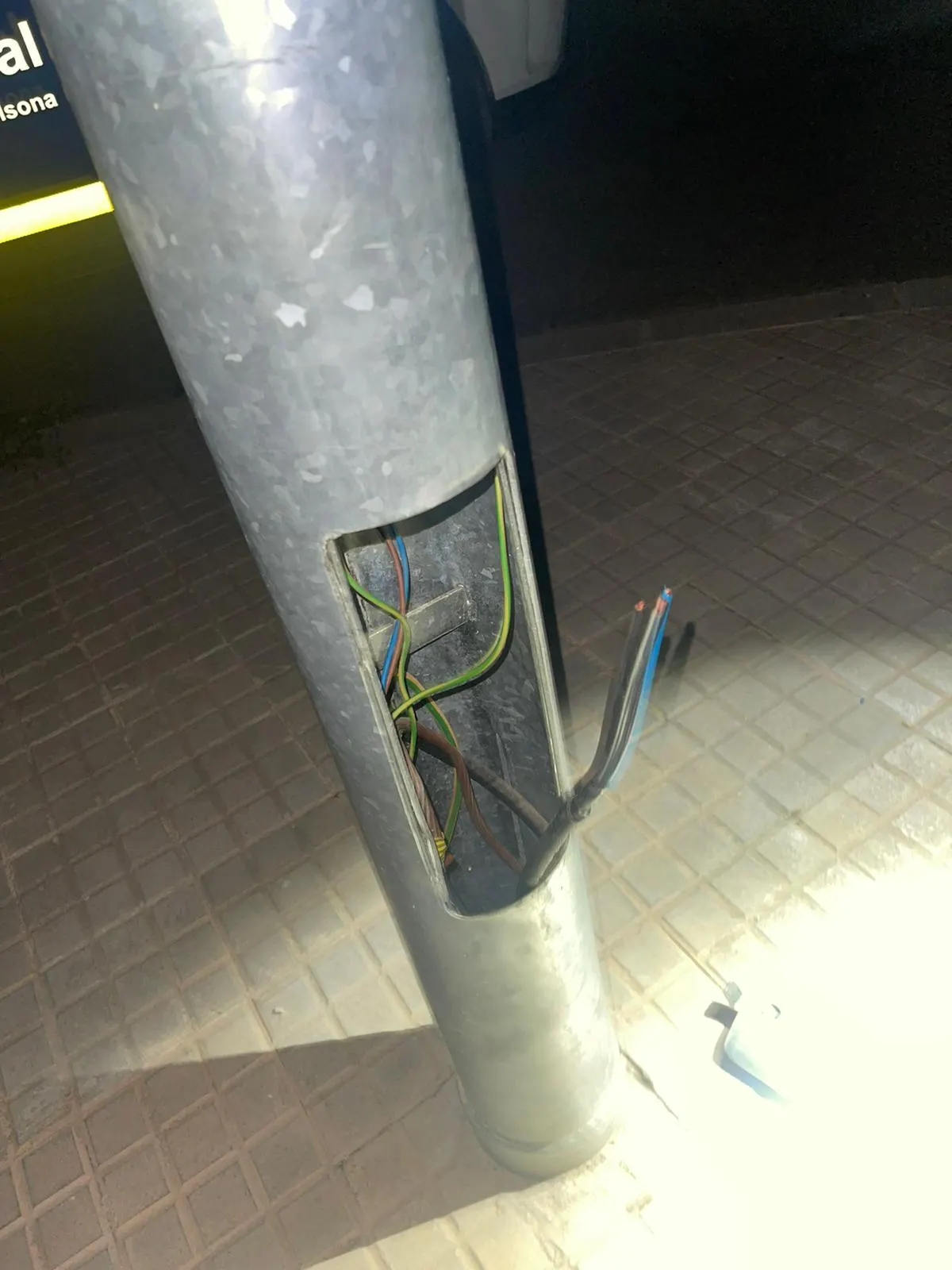 Solsona pateix una onada de robatoris de cable de coure en fanals de la via pública