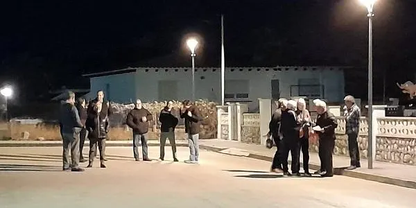 L'Ajuntament d'Altafulla pregunta als veïns de Brises quina bombeta prefereixen per a les noves llums del barri