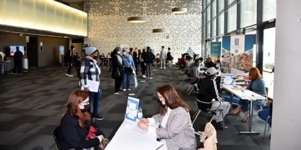Més de 500 persones assisteixen a la jornada 'Treballa al Turisme' a la Costa Daurada en cerca de feina al sector