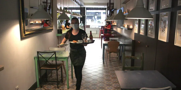 La restauració podrà obrir fins a les 17 hores en horari ininterromput a partir de dilluns