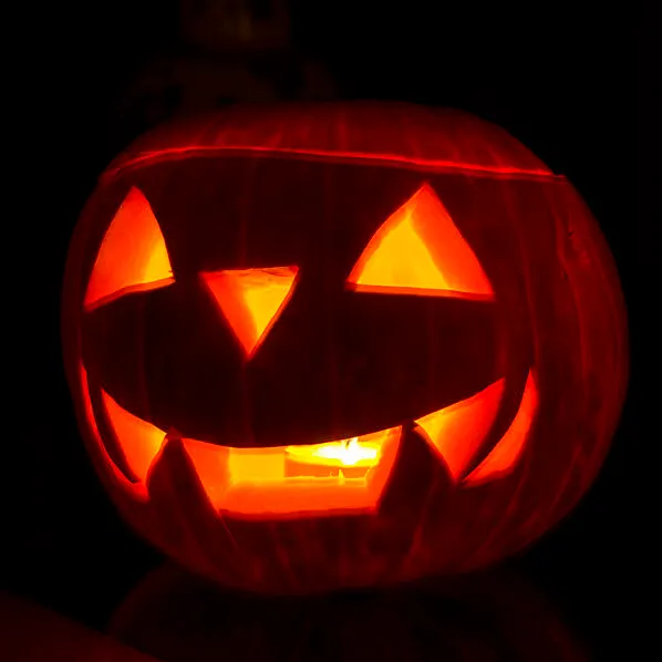 Aquest dissabte, decoració de les façanes del carrer Sant Llorenç amb motiu de Halloween