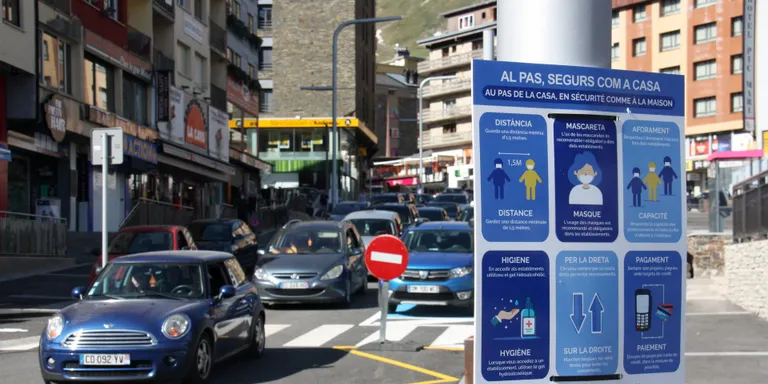 Prop de 3.500 vehicles francesos al Pas de la Casa el primer dia de reobertura als turistes