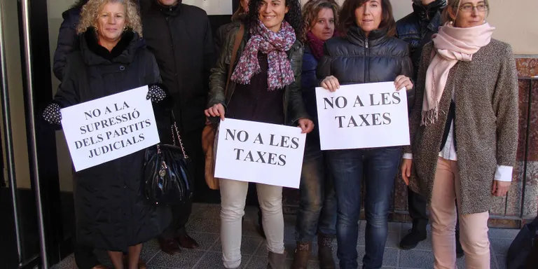 Protesta dels advocats de la Seu contra les taxes judicials i la supressió dels jutjats comarcals