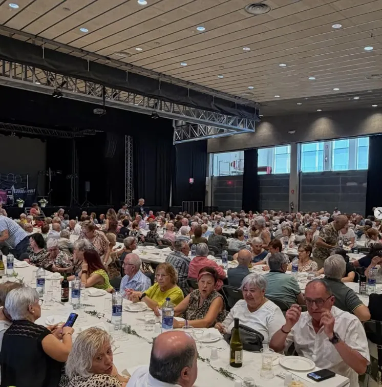 Unes 350 persones acomiaden la Setmana de la Gent Gran en un dinar multitudinari