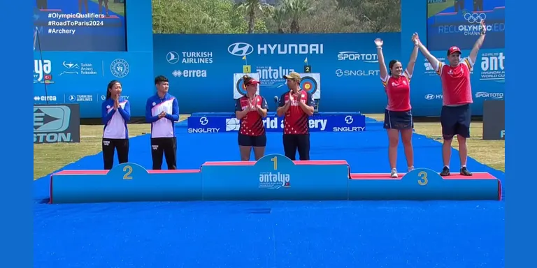 Èlia Canales aconsegueix la medalla de bronze per equips mixtes a la Copa del Món d’Antalya
