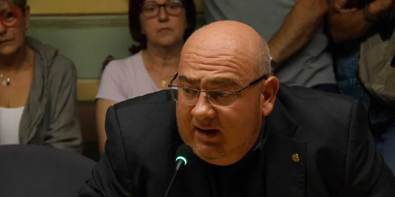Alberto Ortega respon al cessament i hi veu motivacions polítiques