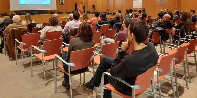 Una desena d’entitats de Cambrils participen en un taller sobre el Pla de Mobilitat Urbana del municipi