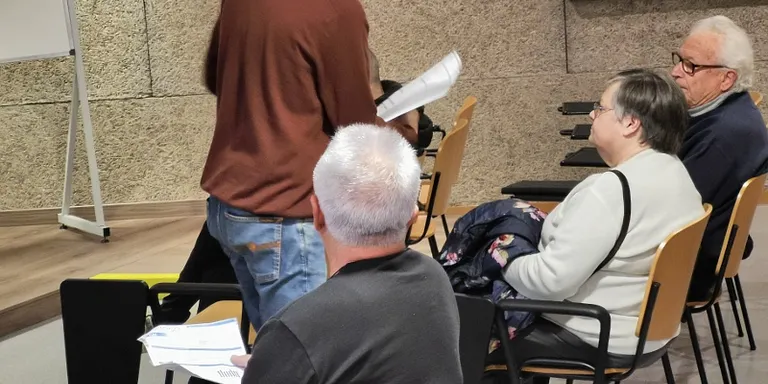 Una quinzena de rubinencs aprenen cada mes a pagar menys per l’electricitat de casa