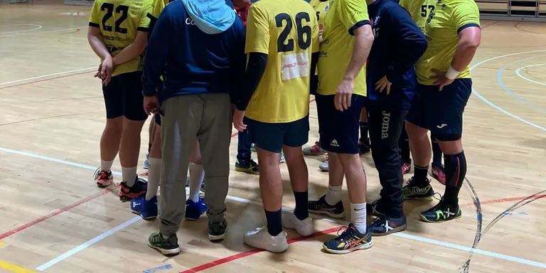 El Club Handbol Cambrils encaixa la primera derrota de la temporada davant el Laietà