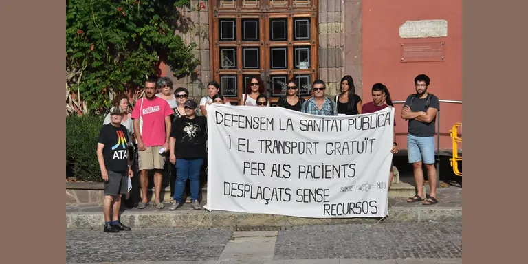 Concentració a la Seu per reclamar transport sanitari gratuït en casos de precarietat