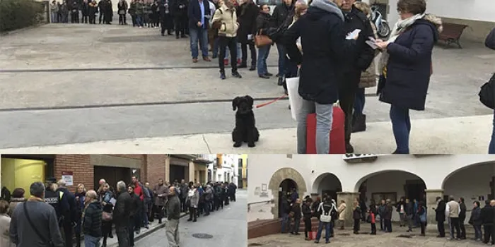 Cues per votar a primera hora en els col•legis electorals d’Arenys de Mar