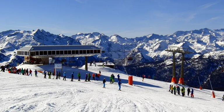 Uns 4.500 esquiadors a Baqueira-Beret els dos primers dies d'obertura