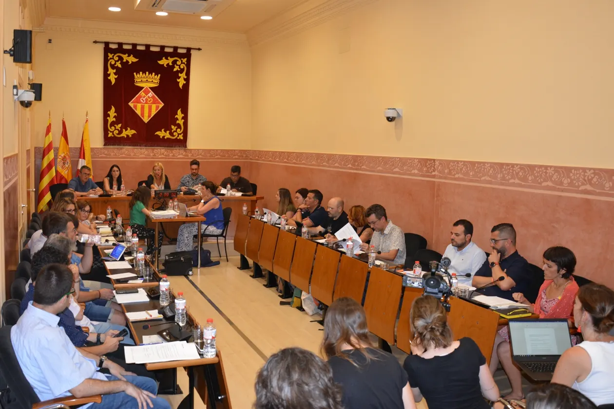 Aquesta ha estat la primera sessió del mandat quer ha tingut lloc a la Sala de Plens / foto: Ajunta