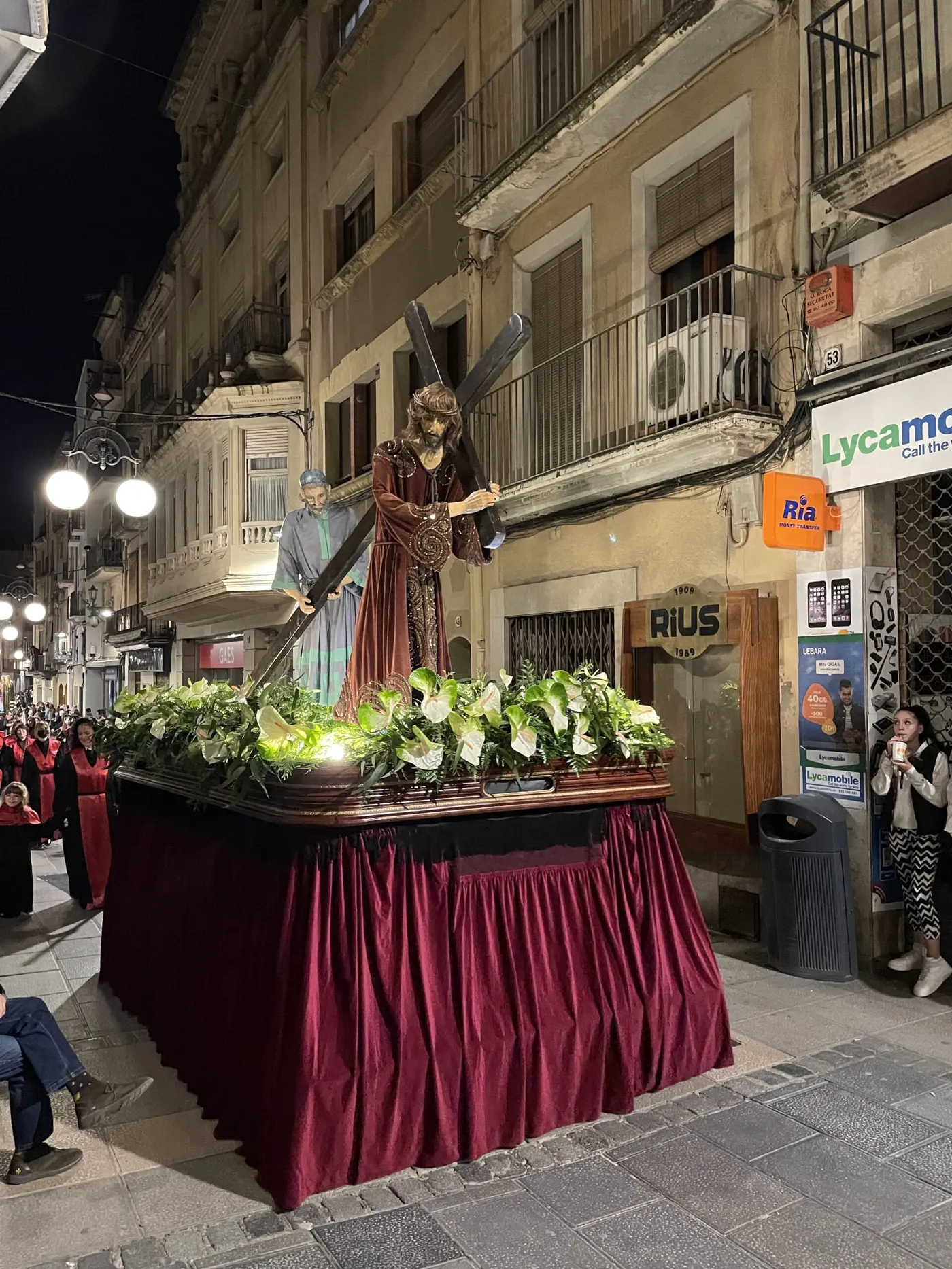 La Processó del Sant Enterrament retroba els carrers