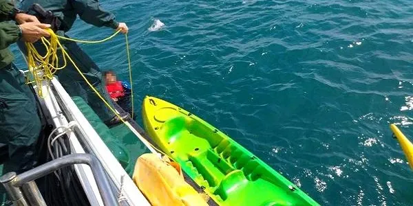 El Servei Marítim de la Guàrdia Civil rescata tres caiaquistes que es trobaven a la deriva a Altafulla
