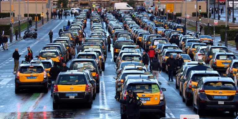 El Govern confia aturar la vaga de taxis amb una proposta de sancions i canvis al decret d'empreses intermediàries