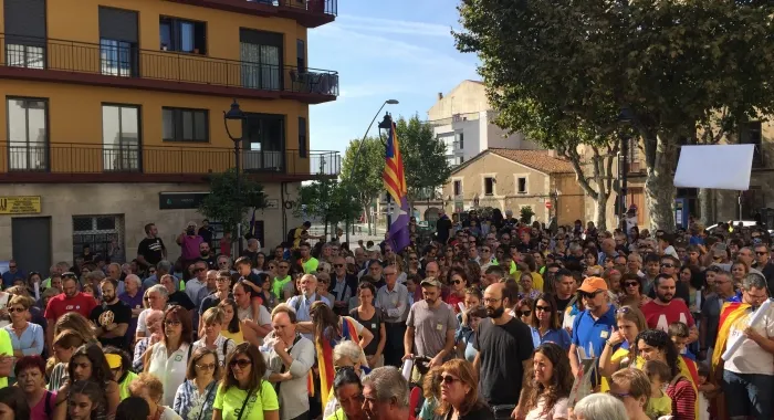 Els actes a favor del referèndum van omplir diumenge la plaça de l'Ajuntament