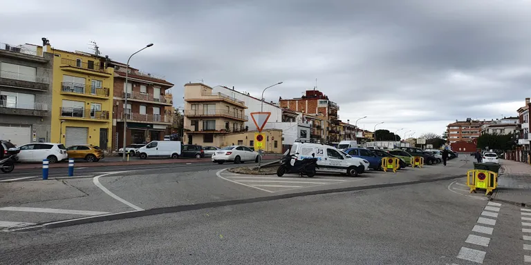 S'inicien les obres del nou giratori del barri de les Creus a la carretera Nacional II