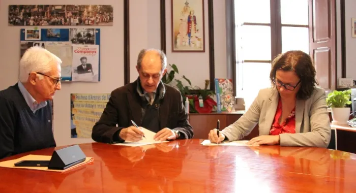 Jordi Salayet, de la Fundació Martà l'Humà , i l'Alcaldessa, Annabel Moreno, van signar el conven