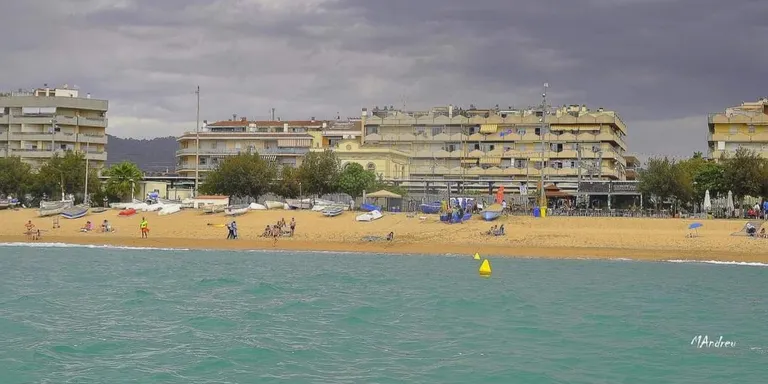 De nou tarda de núvols baixos
