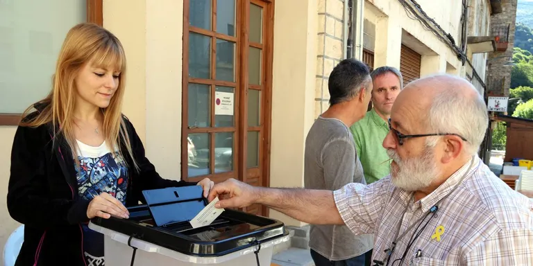 Els veïns de Sort aproven canviar el nom del carrer de la Constitució pel d'1 d'Octubre