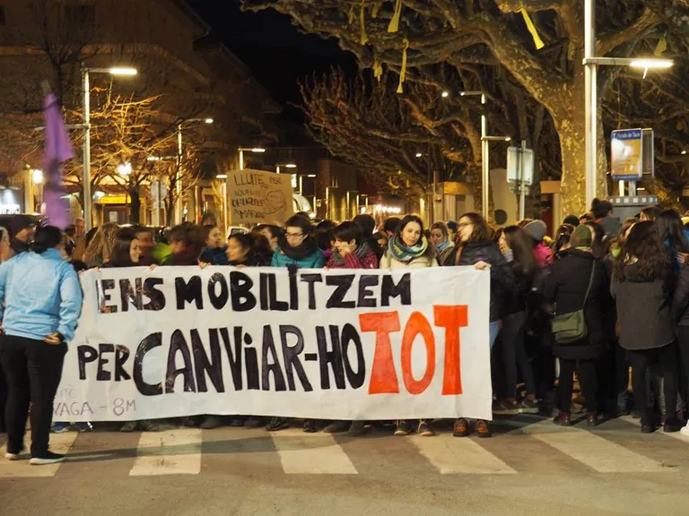 Una concorreguda manifestació culmina els actes a la Seu de la Vaga Feminista