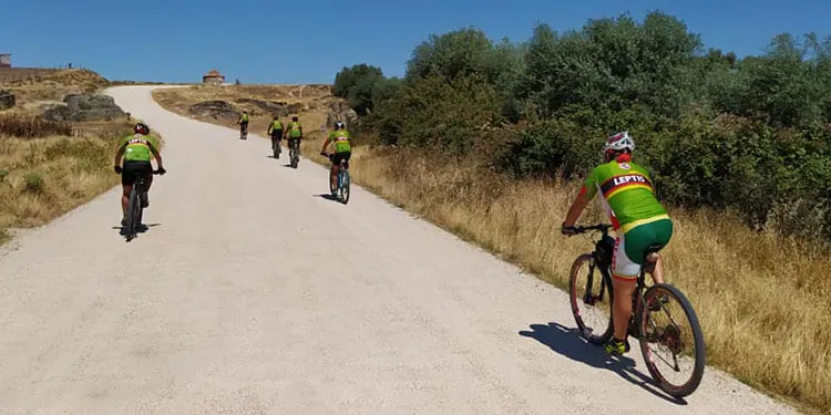 COPE Utrera (98.1 FM) se sube a la bici y sigue haciendo el Camino de Santiago con Legiones de Leptis