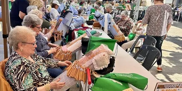 Prop d’un centenar de puntaires es donaran cita diumenge a la 23a edició de la Trobada de Puntaires de Roda de Berà