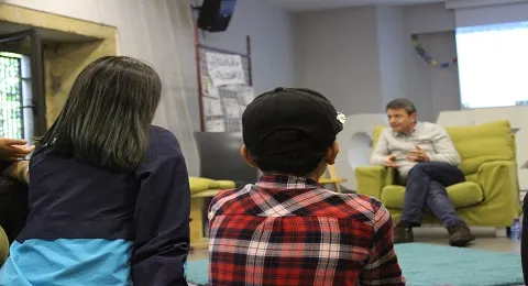 JÓVENES DE LA CIUDAD SE REÚNEN CON EL ALCALDE PARA TRASLADARLE SUS COMENTARIOS SOBRE IRUN