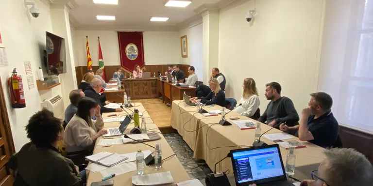 Prospera la moció per garantir la pluralitat i independència de la comunicació institucional
