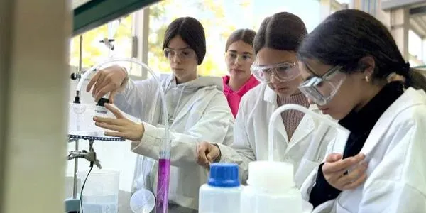 El Girls’ Day centra les activitats organitzades amb motiu del Dia de la dona i la nena a la ciència