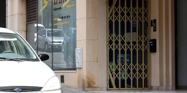 Alumnes afectats pel tancament de l’autoescola Transvial d’Altafulla denuncien el propietari per presumpte cas d’estafa