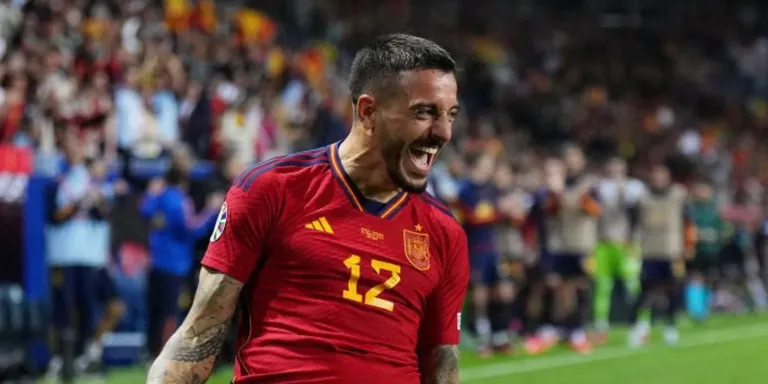 Joselu es reivindica com a golejador davant Luis de la Fuente