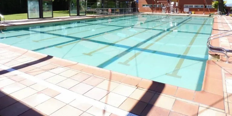 La piscina descoberta de Can Rosés, oberta fins el 28 d'agost