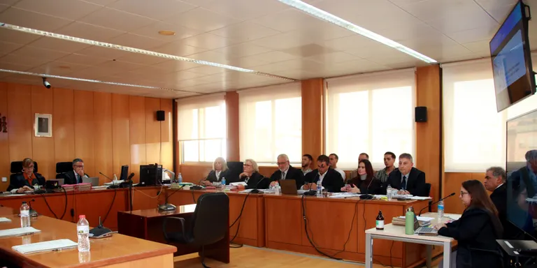 Comença el judici per als nou acusats de matar un jove a Roquetes el 2022 amb peticions d'entre 29 i 19 anys de presó