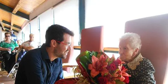 Felicitació a l'àvia Maria Assumpció Antúnez pels seus 102 anys