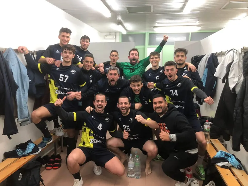 El Club Handbol Cambrils venç al Vendrell i se situa líder de Tercera Catalana