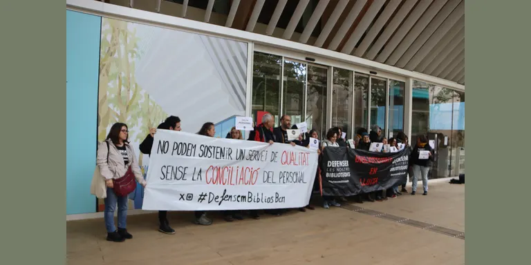 Bibliotecaris de Barcelona fan vaga per demanar més personal i millores laborals