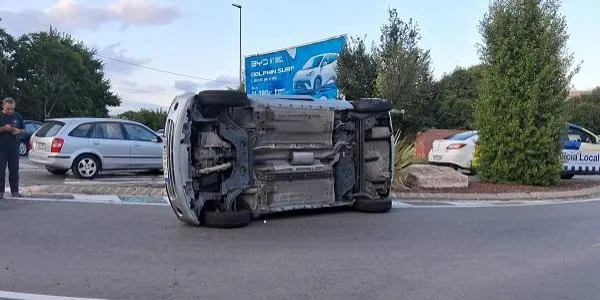 Una conductora ferida lleu en un accident de trànsit a Torredembarra