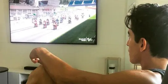 Arenas, única bona notícia catalana d'un Gran Premi que el campió ha hagut de seguir per TV